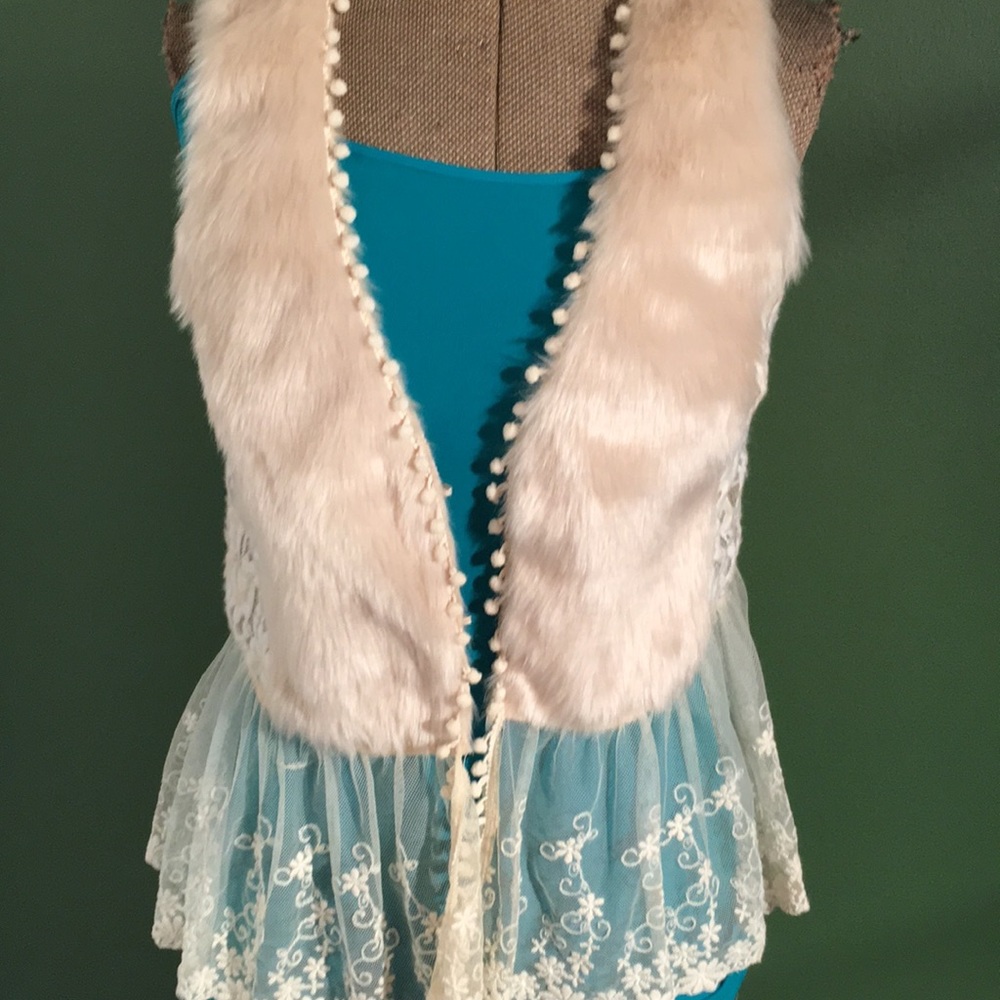 Beautiful Boutique Vest Areve NWT